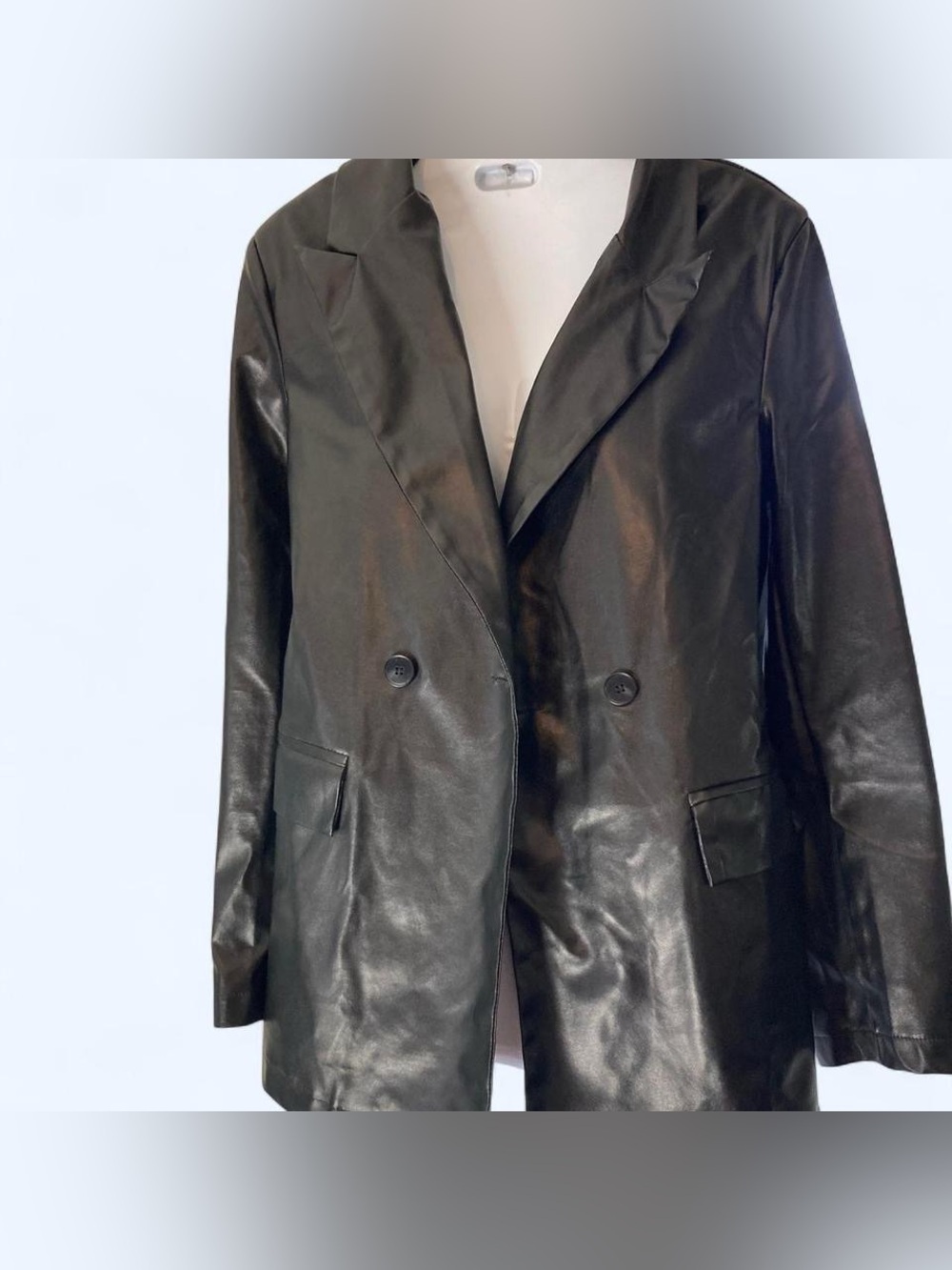 Black faux leather trench coat with double-breasted button closure and pockets M